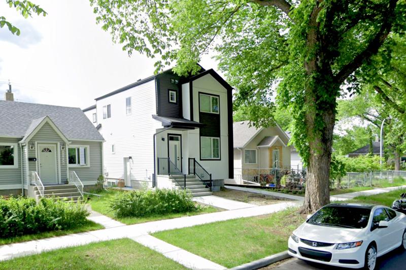 11642 90 Street Northwest